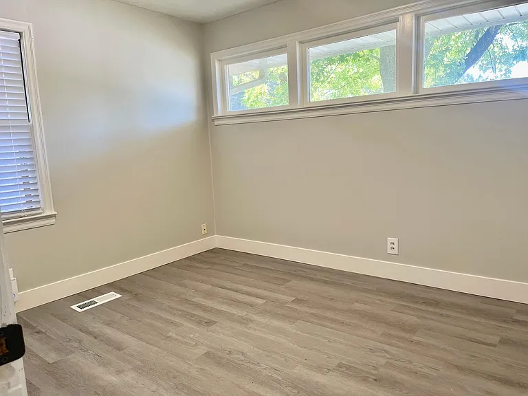 601 Marion Ave — Photo 10