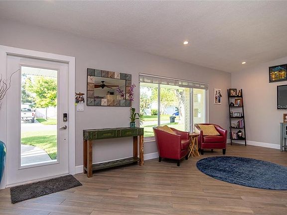 4th image of 1016 39th Ave NE