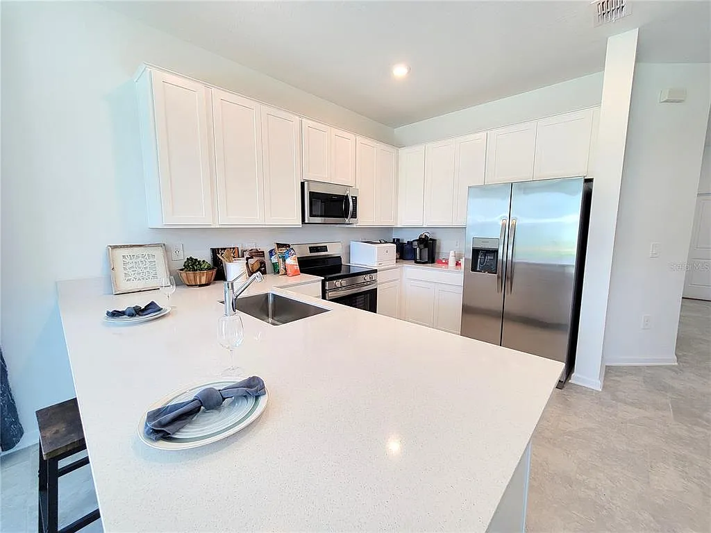 3 bed, 2.5 bath, 1840 sqft, $2,200 — Photo 3
