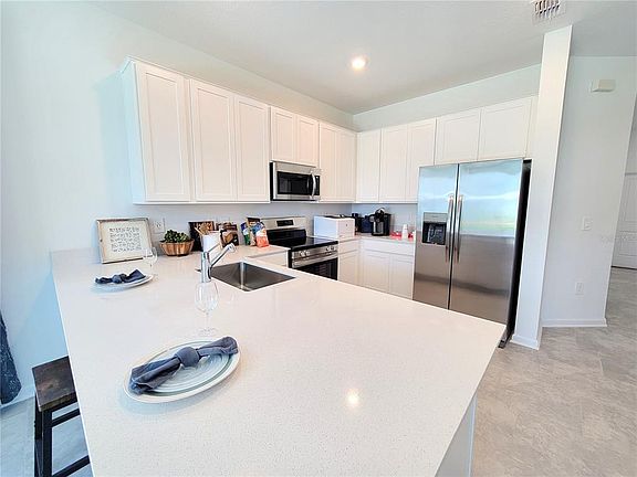 3rd image of 2881 Pierr St