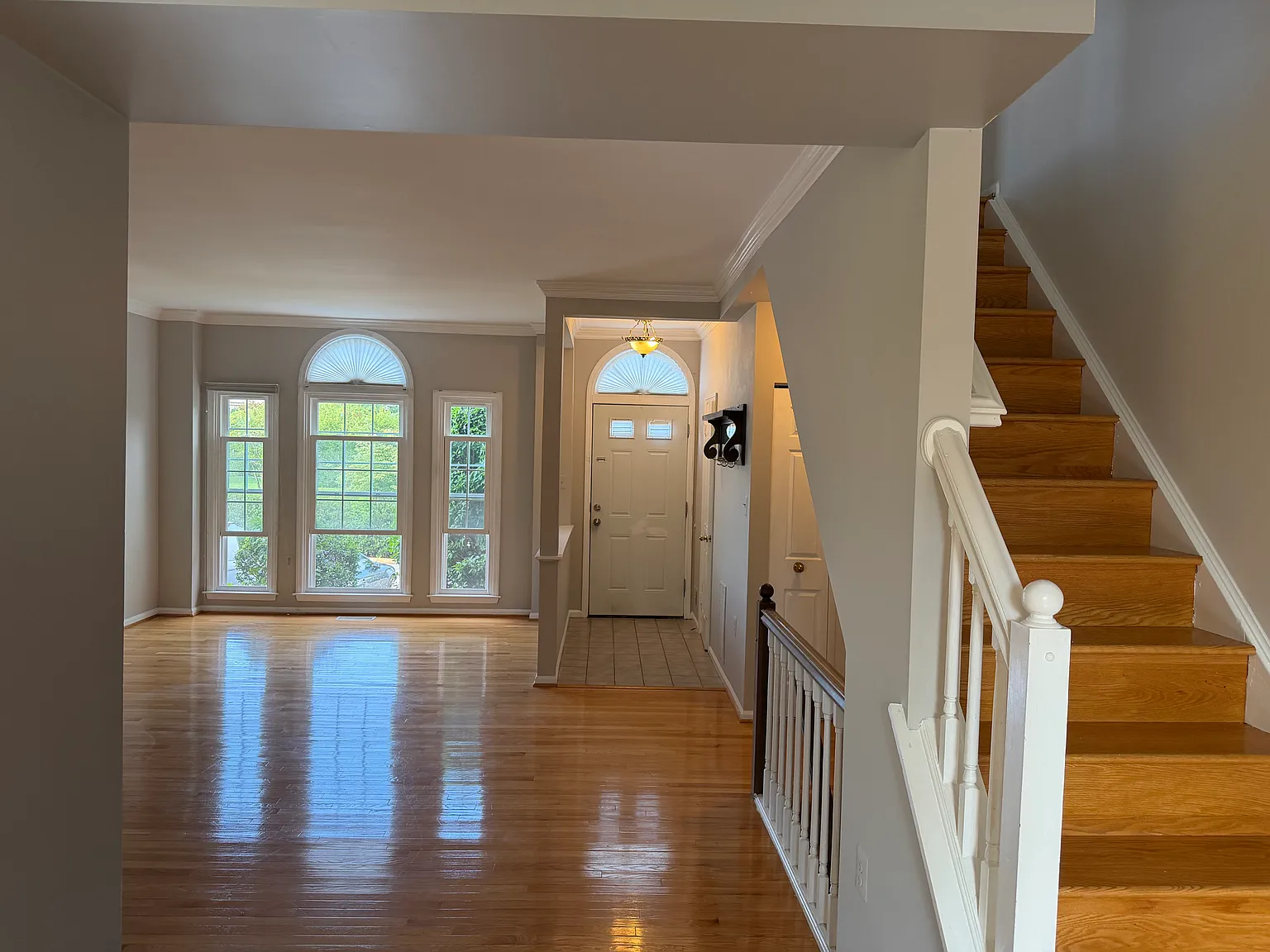 3 bed, 3.5 bath, 1440 sqft, $2,995 — Photo 2