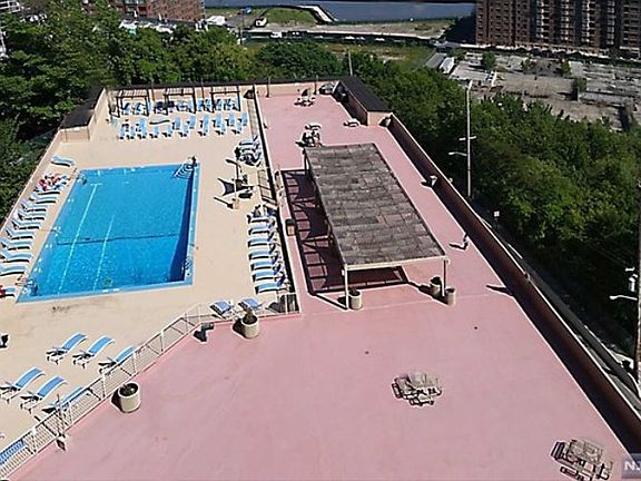 4th image of 6040 Boulevard East #12B