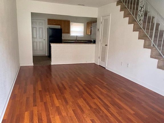 2nd image of 703 Commerce St APT 3