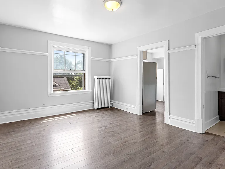 46 Carlyle Ave — Photo 20