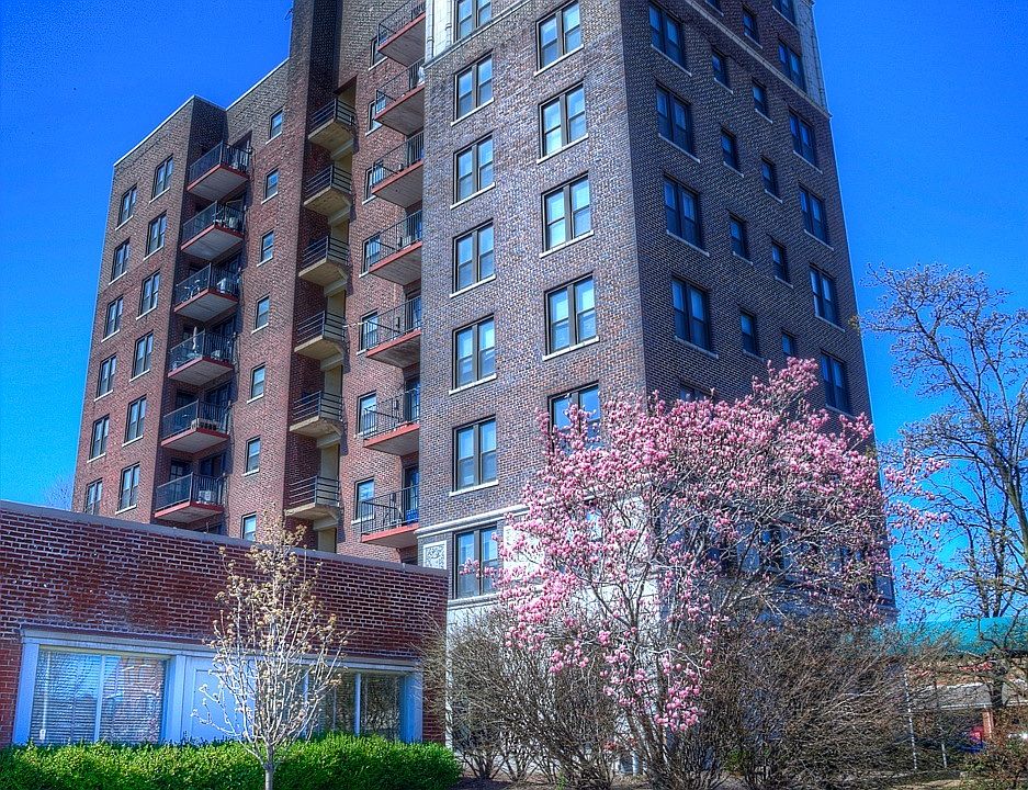 1st image of 4166 Lindell Blvd APT 7D