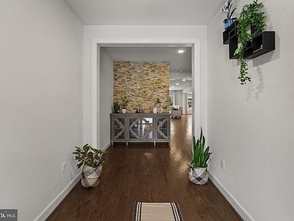 4th image of 2609 Vardon Ln