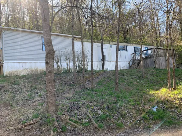 11 Jackson Way, Alum Creek, WV 25003