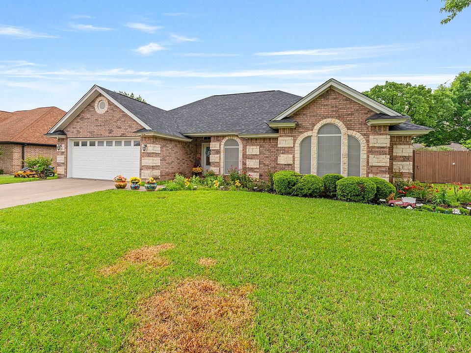 1st image of 740 Bluebonnet Dr