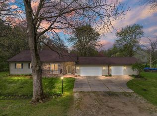 8563 Spencer Rd, South Lyon, MI 48178