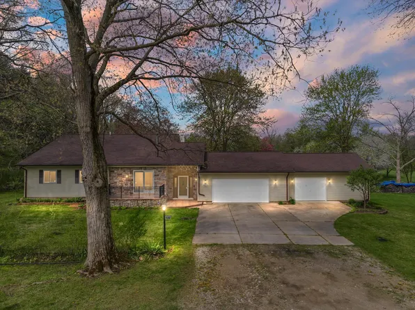 8563 Spencer Rd, South Lyon, MI 48178