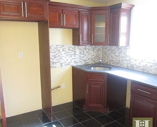 5th image of 3648 Palmer Ave