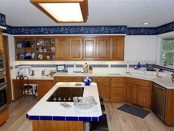 5th image of 11 Thackery Ln