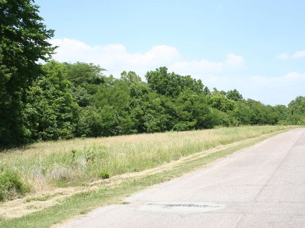4 Chickasaw Bluff Dr, Dyersburg, TN 38024