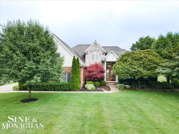 312 Fairway Ct, Saint Clair, MI 48079