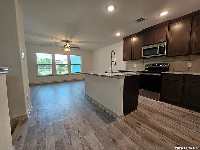 310 W Evergreen St #121 — Photo 2