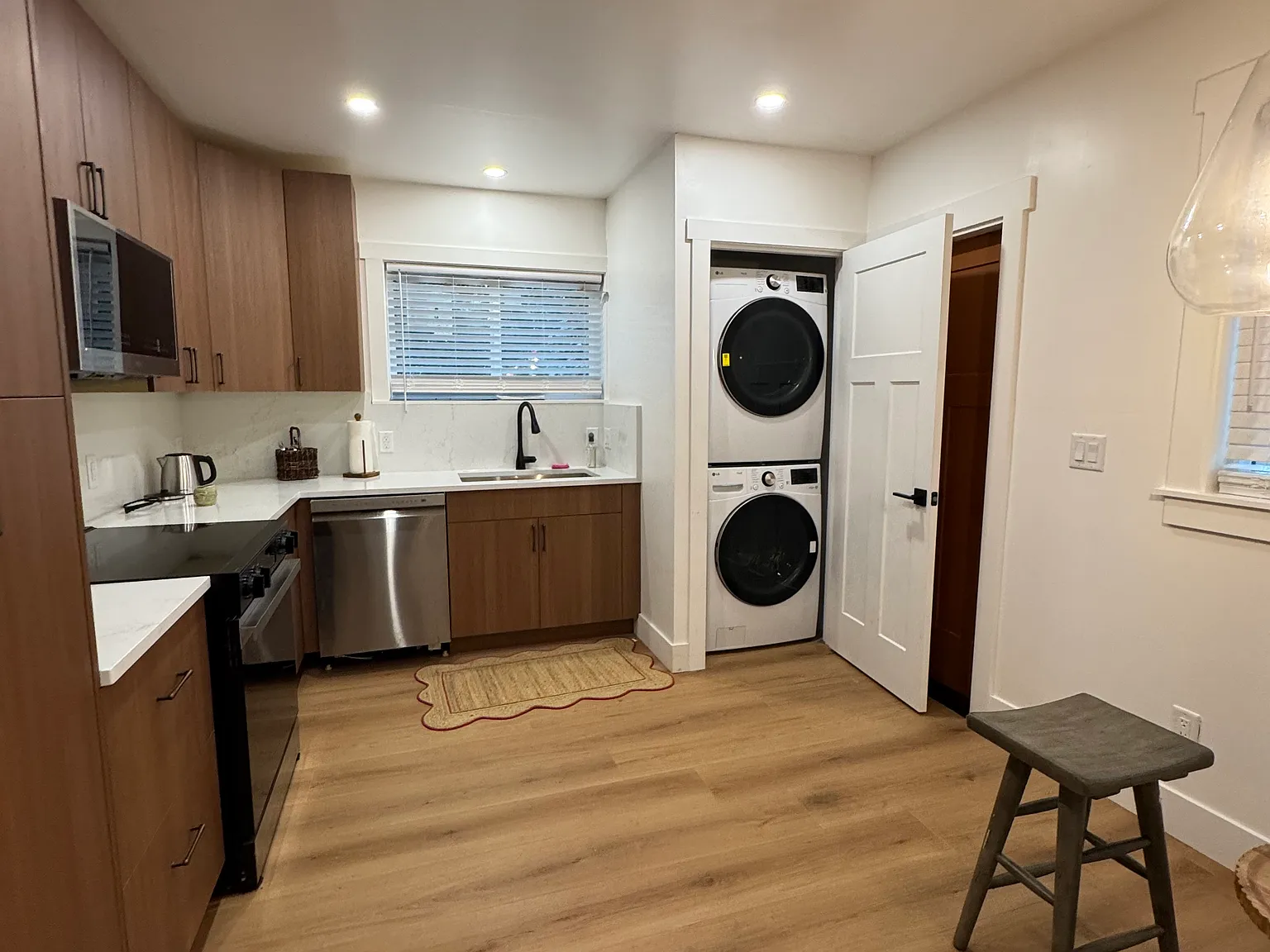2 bed, 1320 sqft, $3,600 — Photo 4