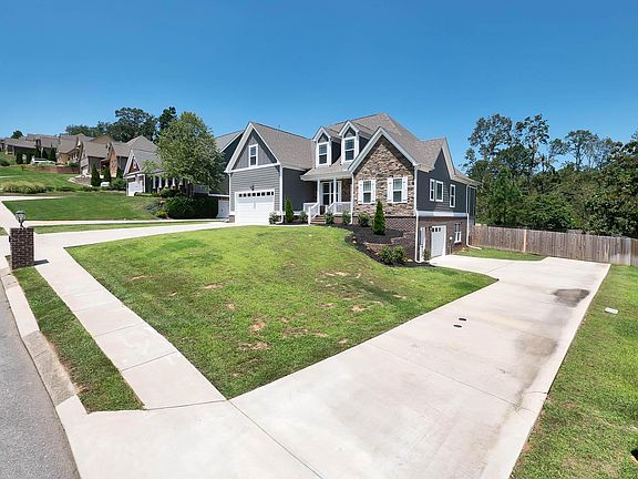 2nd image of 8060 Burgundy Cir