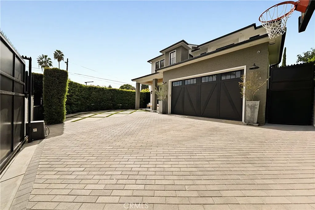 4 bed, 3600 sqft, $26,500 — Photo 3