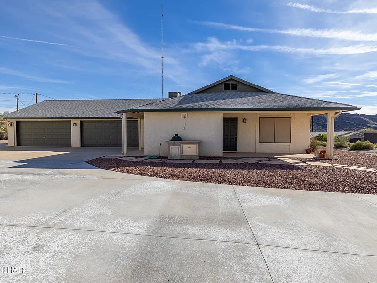 1582 Brodie Dr — Photo 1