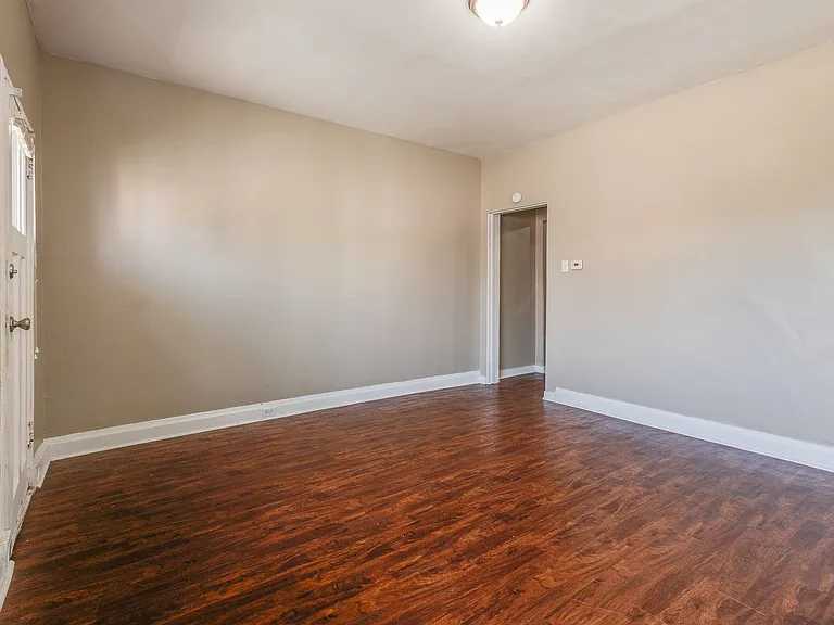2120 Salisbury St S — Photo 10