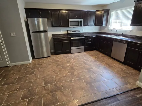 1849 Woodland Trl, Farmington, MO 63640