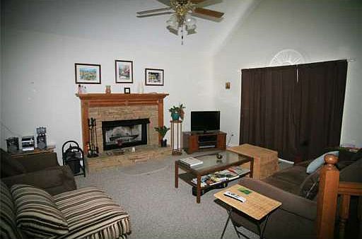 5th image of 864 Oxford Dr