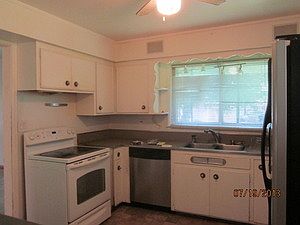 2nd image of 959 N Elmwood Ave
