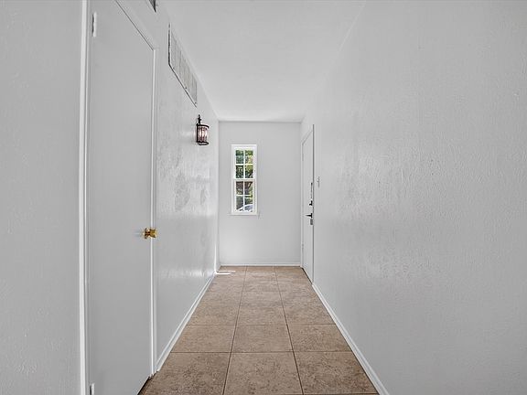 4th image of 4000 Ridglea Country Club Dr APT 102
