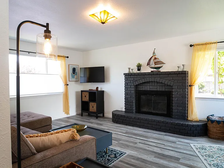 2032 Shamrock Dr — Photo 1