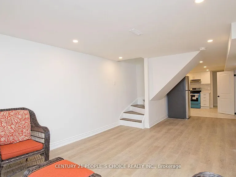 2 Betteridge Ln W — Photo 9