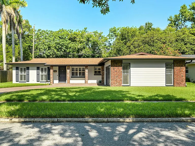 527 Cornwall Rd — Photo 1