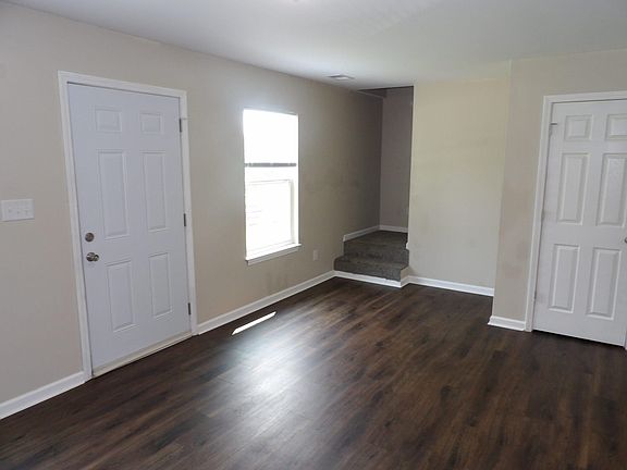 4th image of 138 Thistlewood Ave