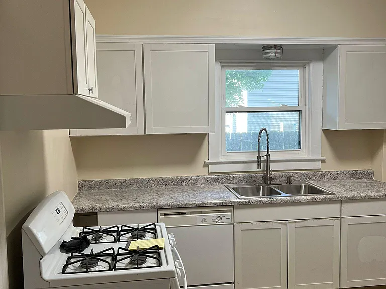 366 Woodmere Ave SE #1 — Photo 8