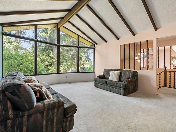 2nd image of 9156 Norum Cres