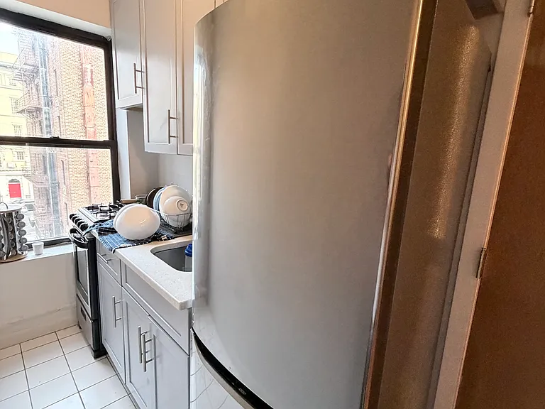 446 E 78th St #12 — Photo 5