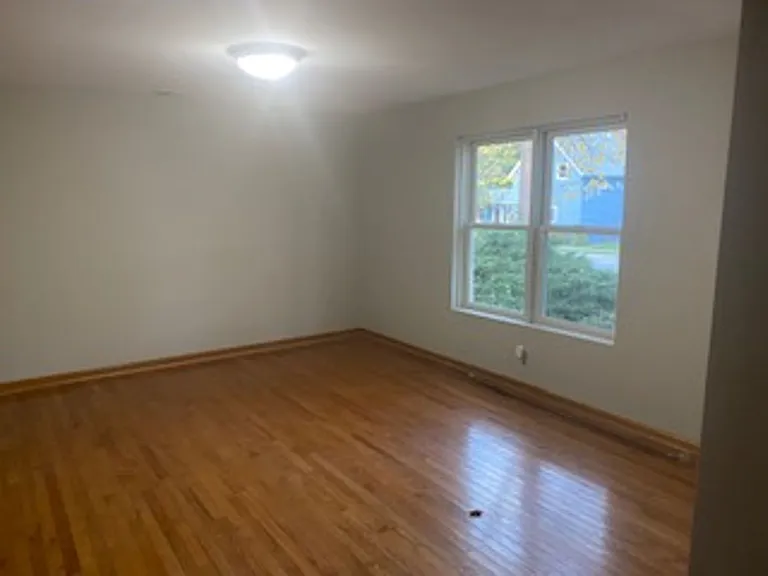 1012 Warner Ave — Photo 3
