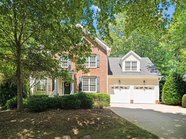 104 Branchside Ln, Holly Springs, NC 27540