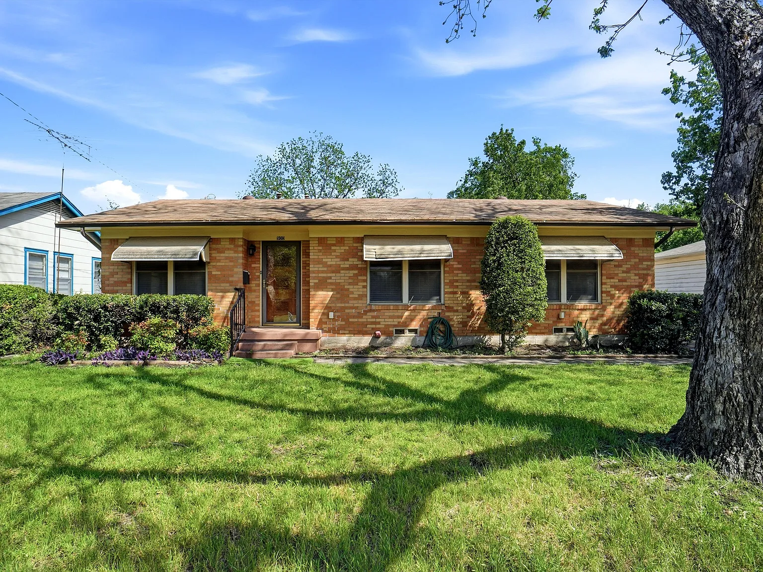 4 bed, 1734 sqft, $2,400 — Photo 3