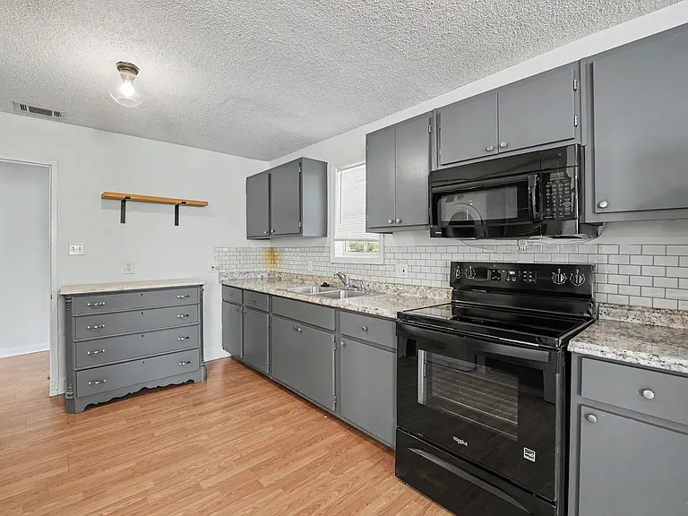 24 N Parkwood Dr — Photo 14