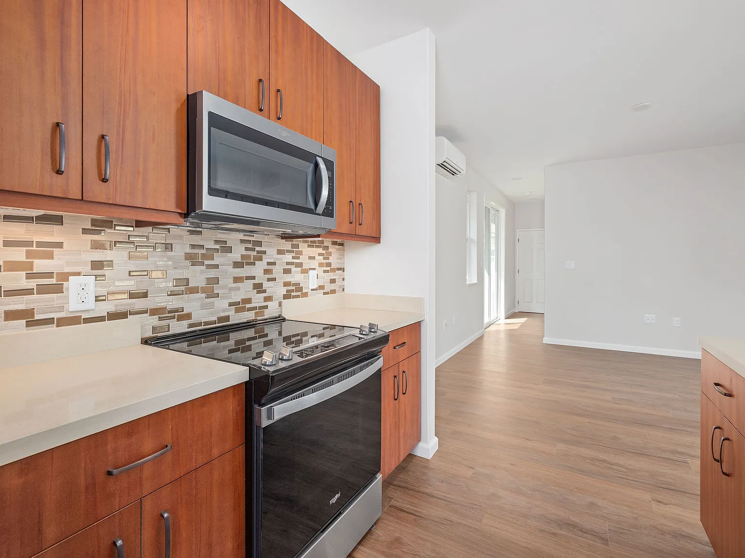 3 bed, 1430 sqft, $4,750 — Photo 4
