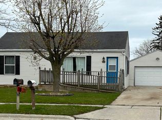 1203 S 39th St, Manitowoc, WI 54220