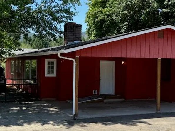 236 S Caves Ave, Cave Junction, OR 97523