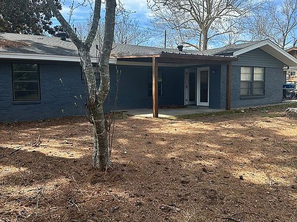 606 Colonial Dr, Athens, TX 75751