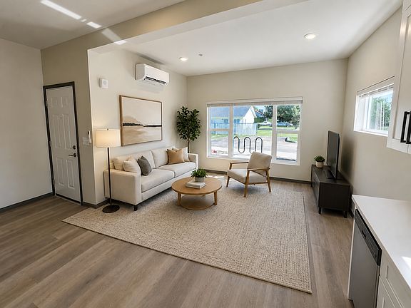 3rd image of 1024 S Houk Rd #101