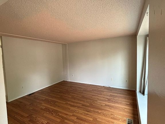 3rd image of 1453 Market St