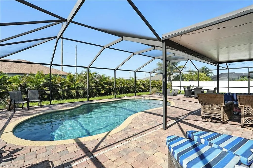 3 bed, 2.0 bath, 1499 sqft, $2,500 — Photo 2
