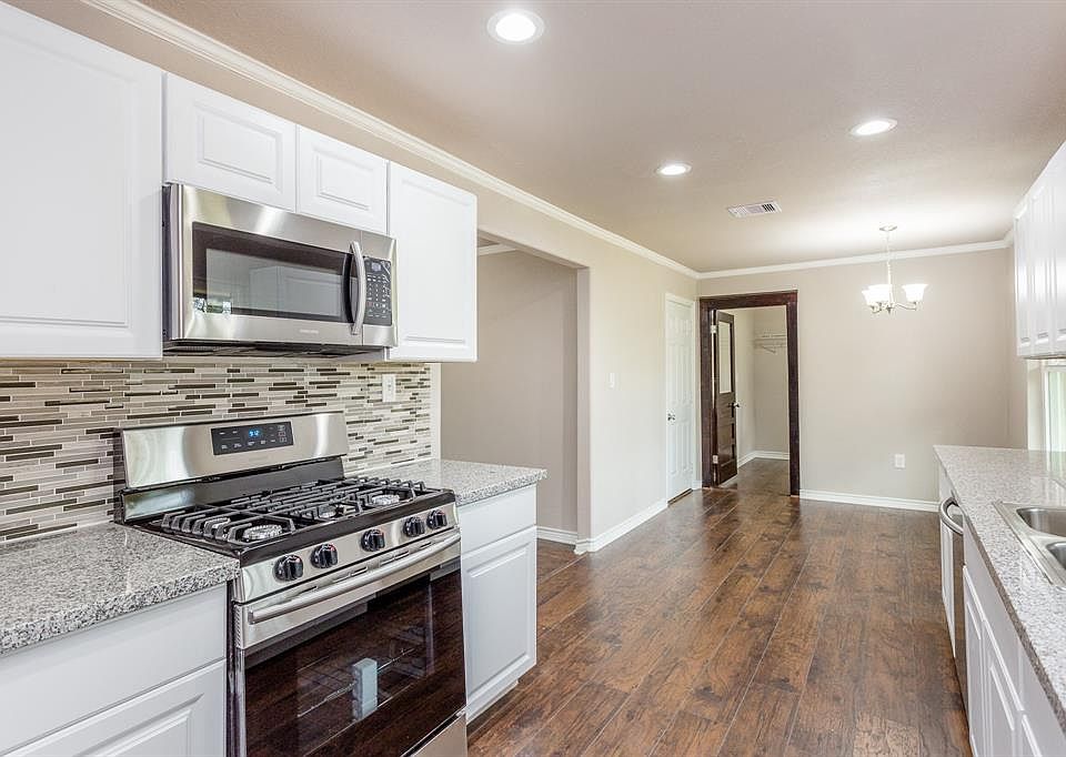 1st image of 2801 Oak Dr