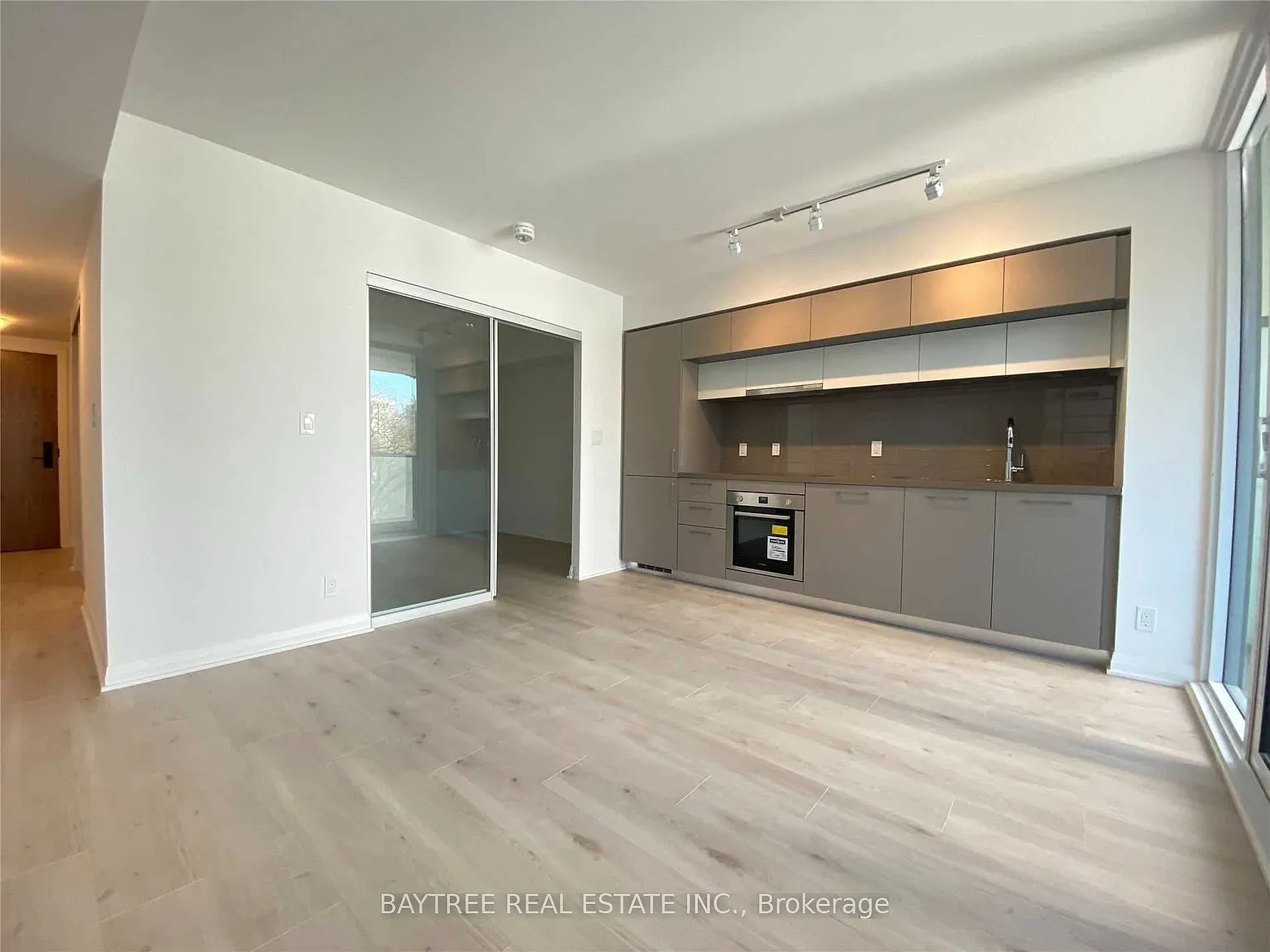 99 Foxbar Rd — Photo 2