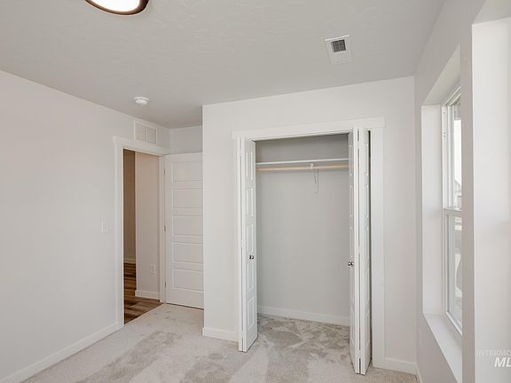 4th image of 86 N Coltsfoot Ave