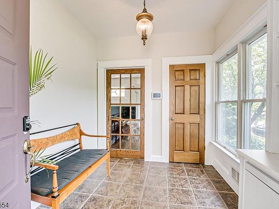 5th image of 106 Highland Ave